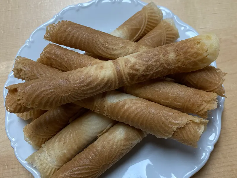Bricelets fribourgeois, des gaufrettes fines, croustillantes et roulées en cigares