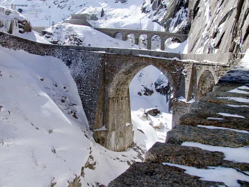 Les gorges des Schöllenen et le pont du Diable Les gorges des Schöllenen et le pont du Diable,