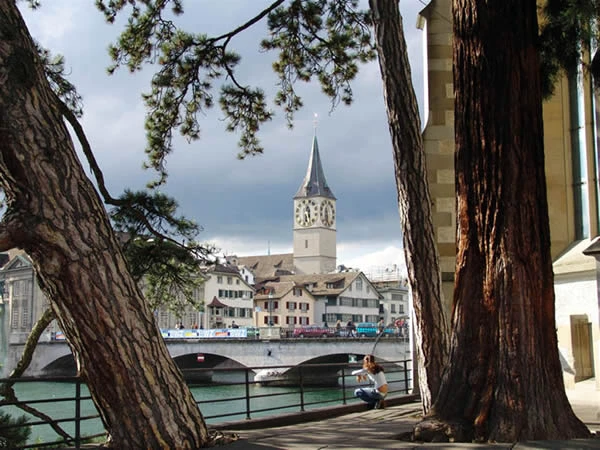 L église Saint-Pierre Zurich L église Saint-Pierre Zurich