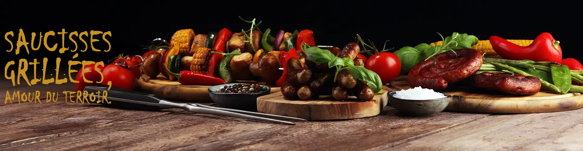 Plat de saucisses grillées
